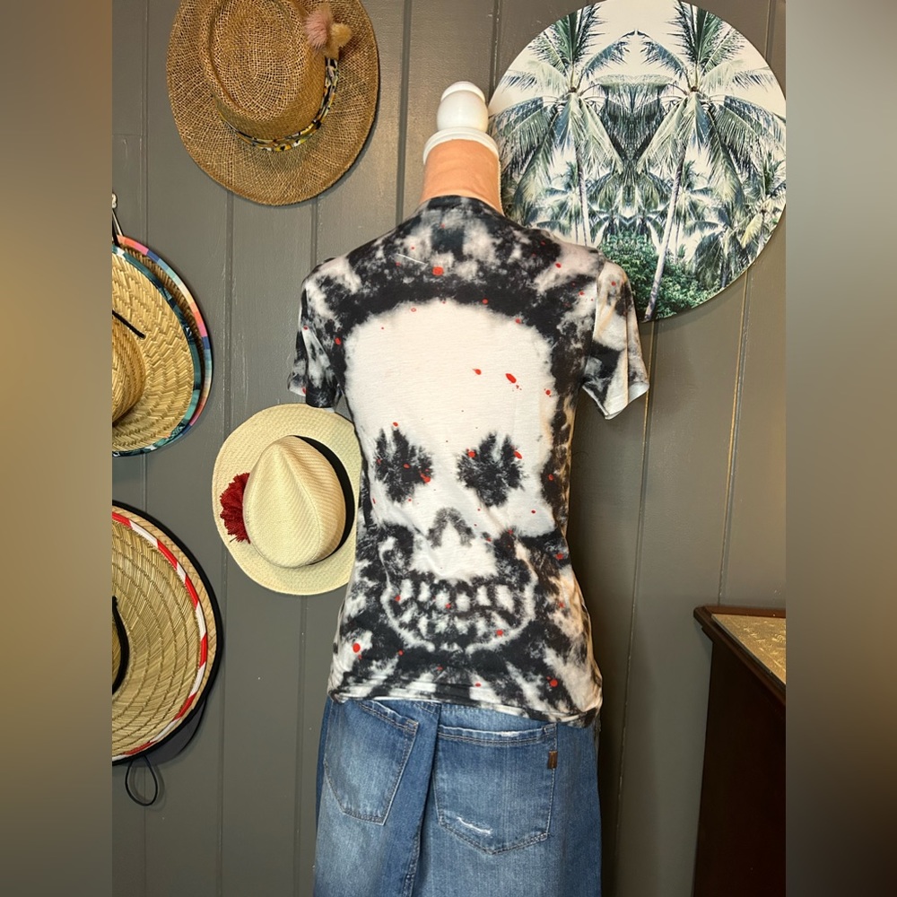 Skull Tye-Dye Black & White Small Tee - Picture 5 of 11